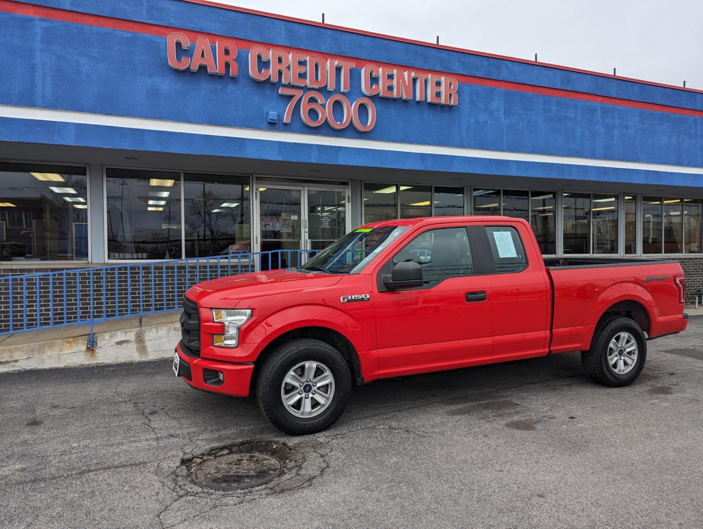 2015 RED Ford F-150 XL SuperCab 6.5-ft. Bed 2WD (1FTEX1CF5FF) with an 5.0L V8 engine, 6-Speed Automatic transmission, located at 7600 S Western Ave., Chicago, IL, 60620, (773) 918-3980, 0.000000, 0.000000 - Photo#1